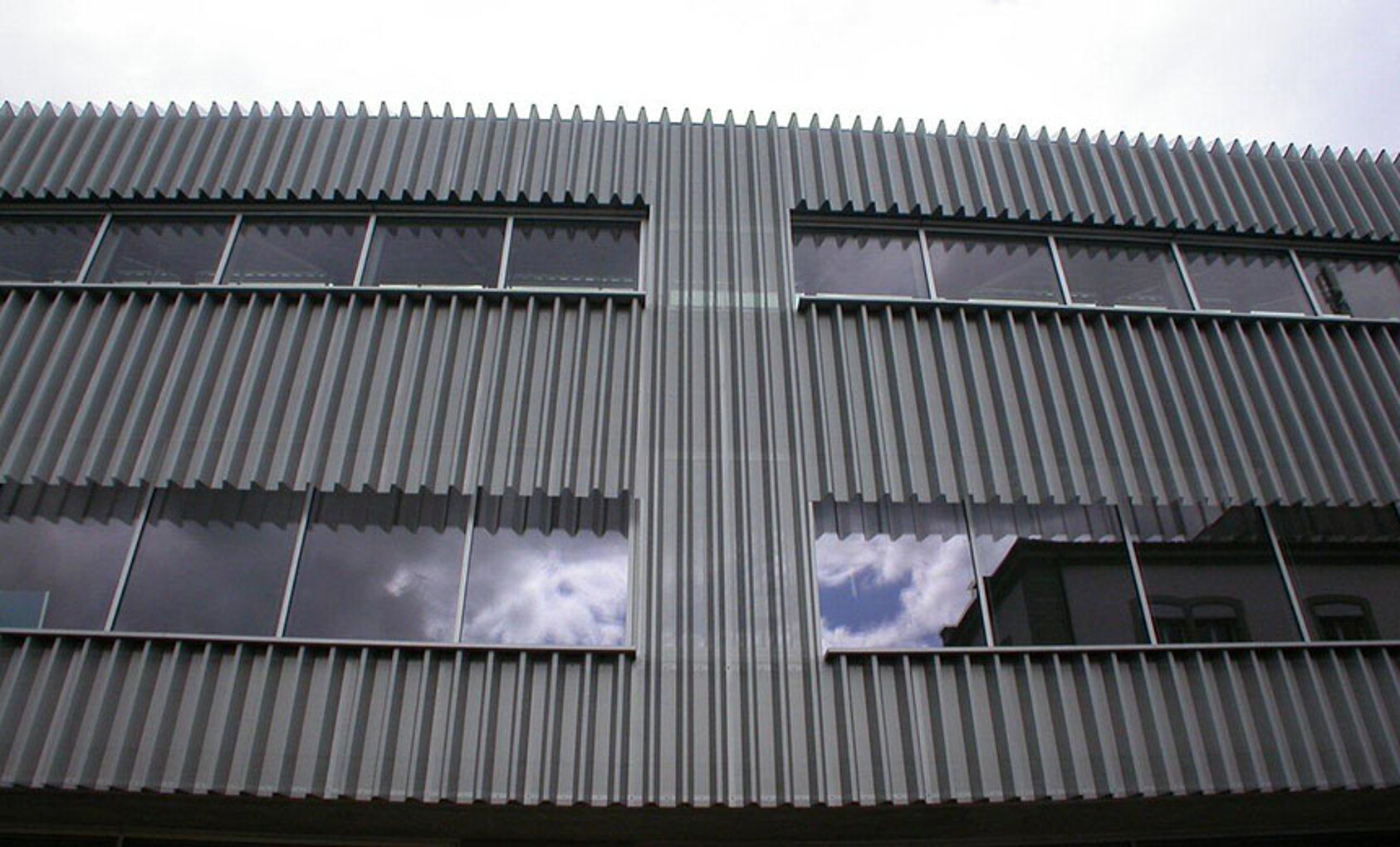 Lochblech-Fassade aus Aluminium